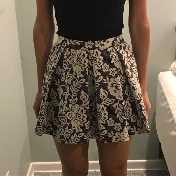 Topshop Dresses & Skirts - Topshop Floral Print Mini Skirt Sz 2